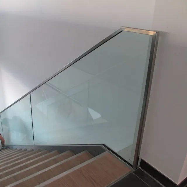 Gebrüder Sarrazin Metallbau - Sanitär + Heizungstechnik GmbH Glas- und Metalltreppengeländer